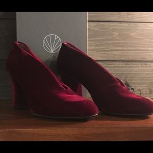 Red velvet Coclico pumps size Euro 40 1/2